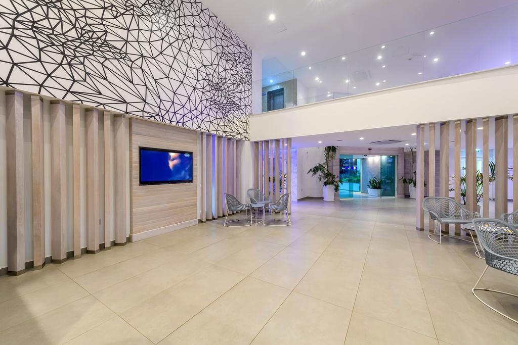 Tasia Maris Sands Hotel